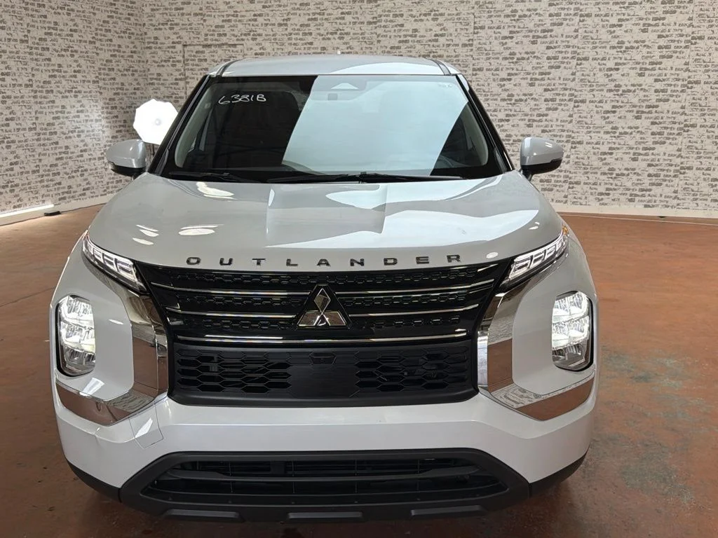 Used 2023 White Mitsubishi ES image 2
