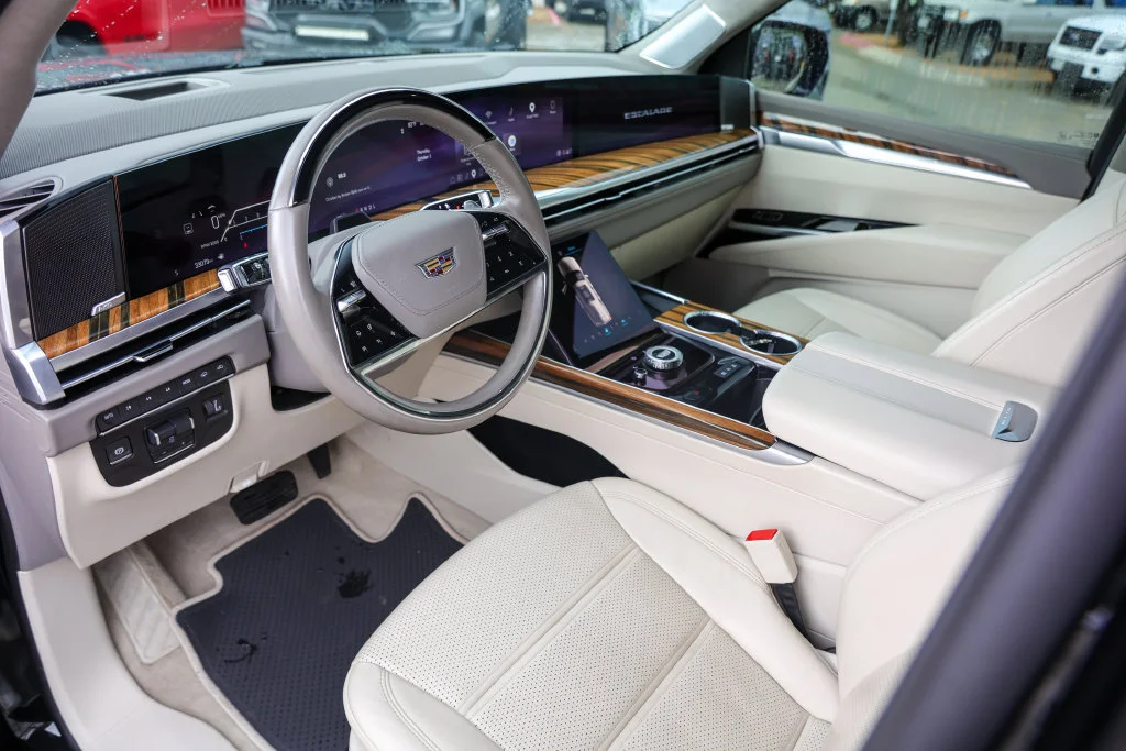 Certified Used 2025 Black Raven Cadillac Sport Platinum image 10