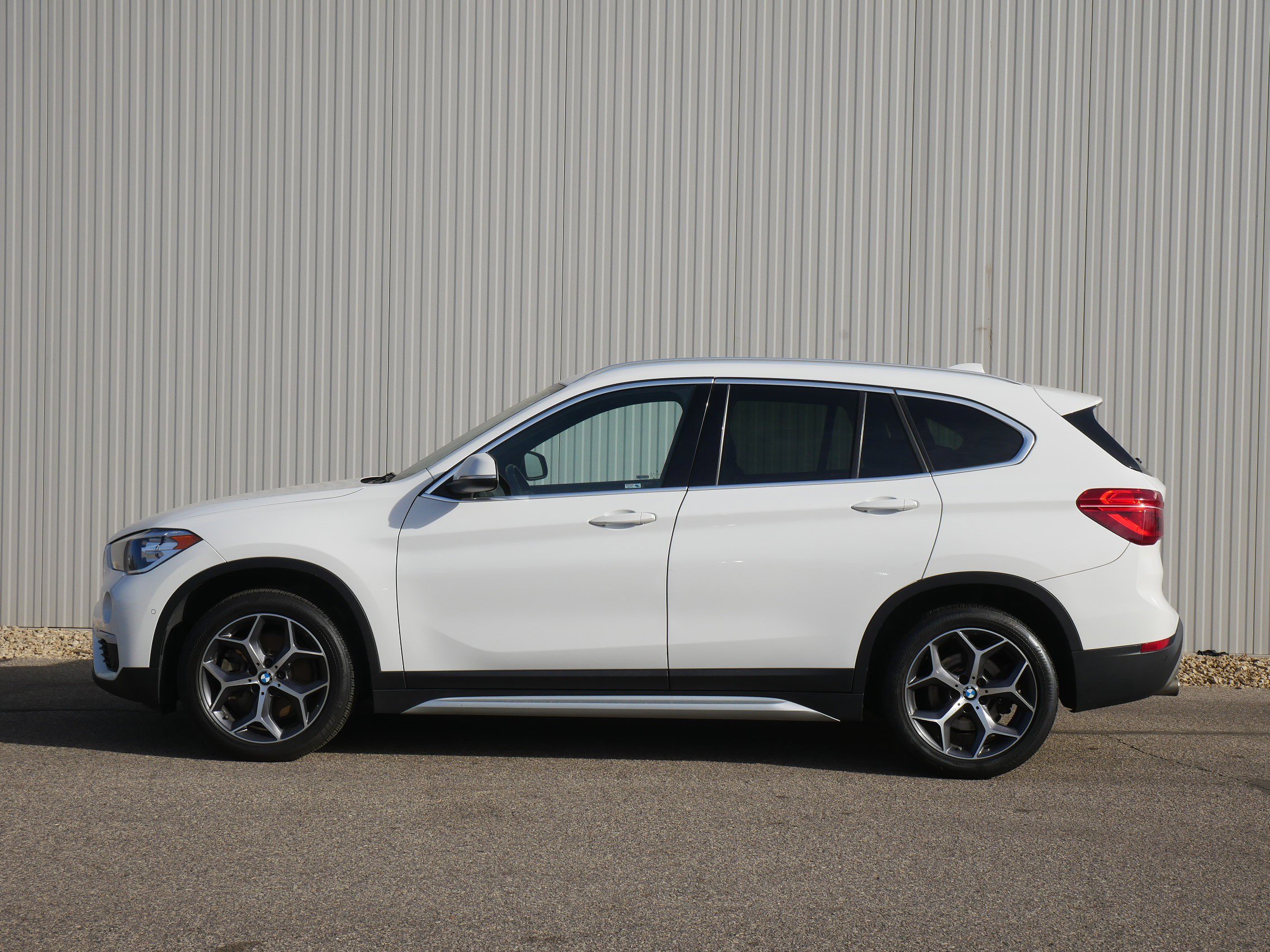 Used 2018 BMW X1 28i with VIN WBXHT3C36J5L31383 for sale in Hastings, Minnesota