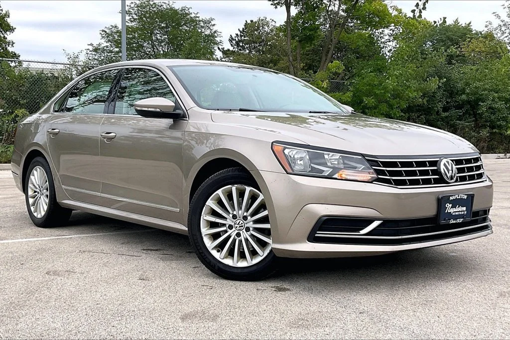Used 2016 Silver Volkswagen 1.8T SE image 35