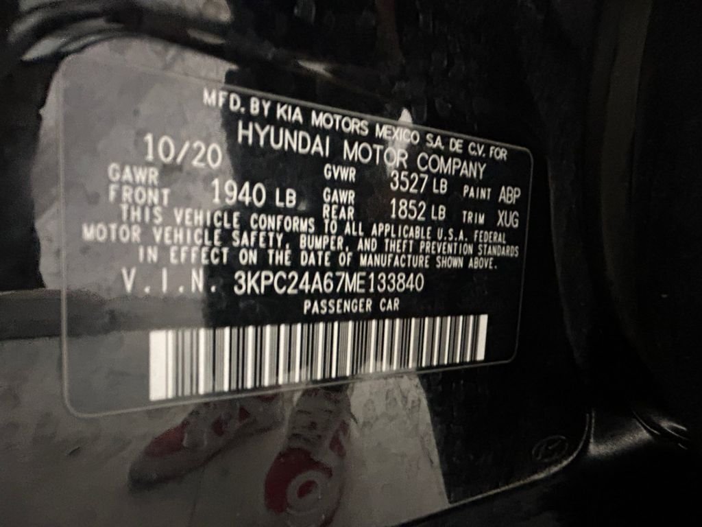 Used 2021 Black Hyundai SE image 20