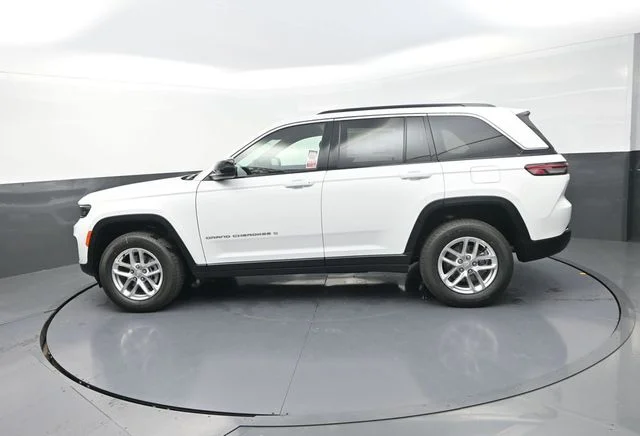 Used 2026 White Jeep Laredo X image 6