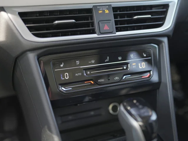 2025 Volkswagen Taos SEL - Photo 15