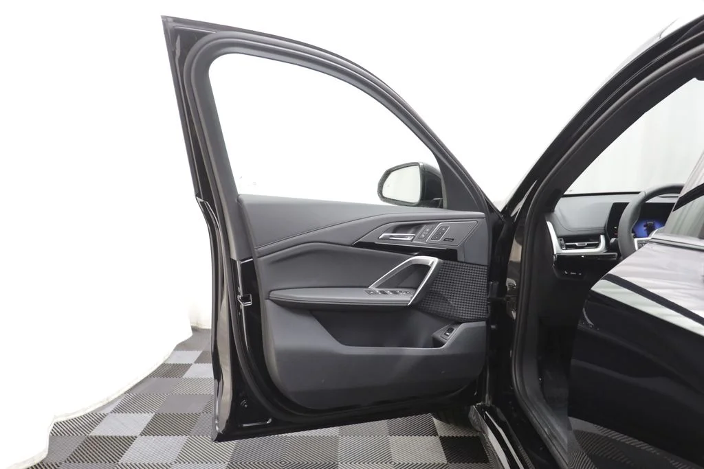 New 2026 Black BMW xDrive28i image 5