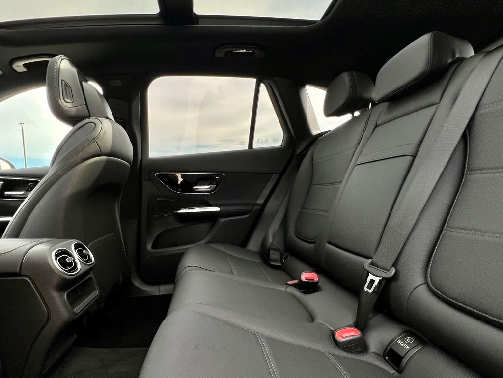 Certified Used 2026  Mercedes-Benz GLC 300 image 27