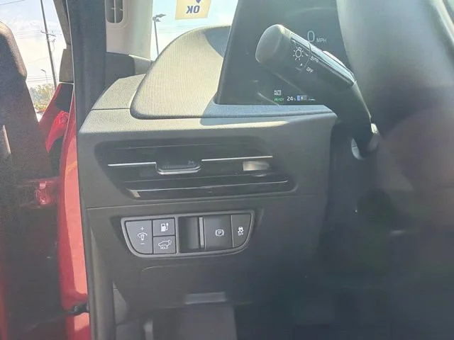 Used 2023 Runway Red Kia Wind image 25