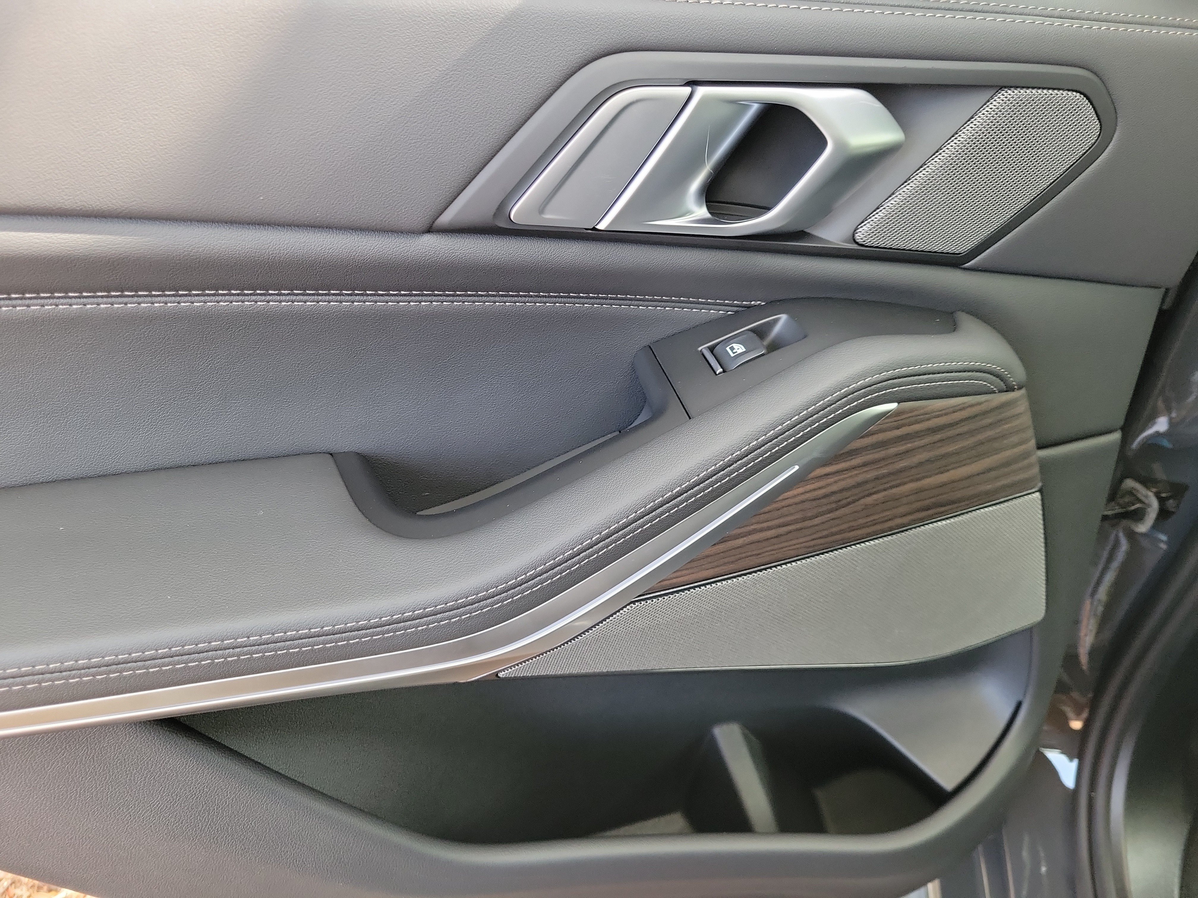 New 2026 Dravit Grey Metallic BMW sDrive40i image 11