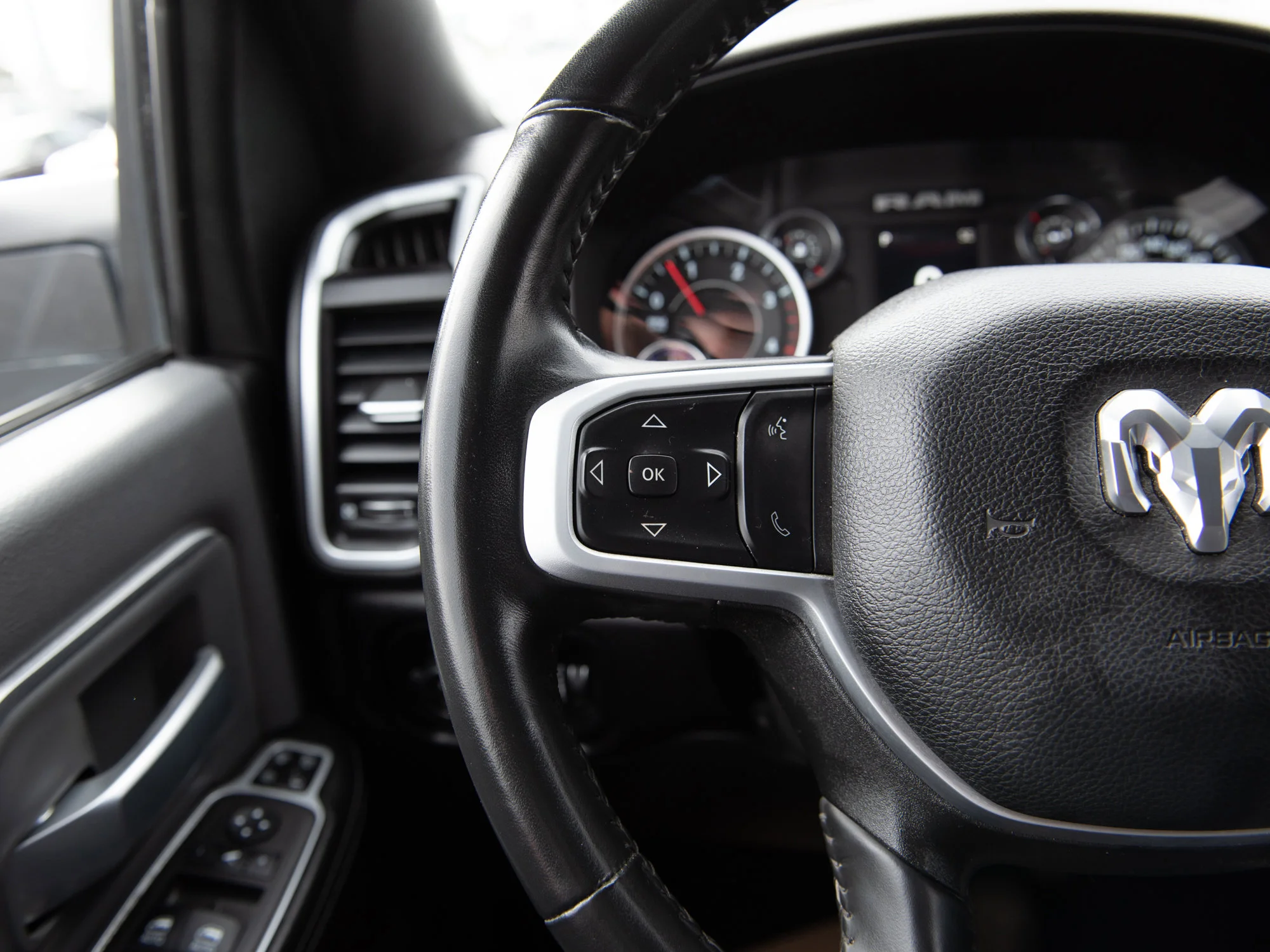 Certified Used 2023 White RAM Big Horn * No Accidents | Cummins Diesel | Apple CarPlay | Remote Start | Heated Seats image 26