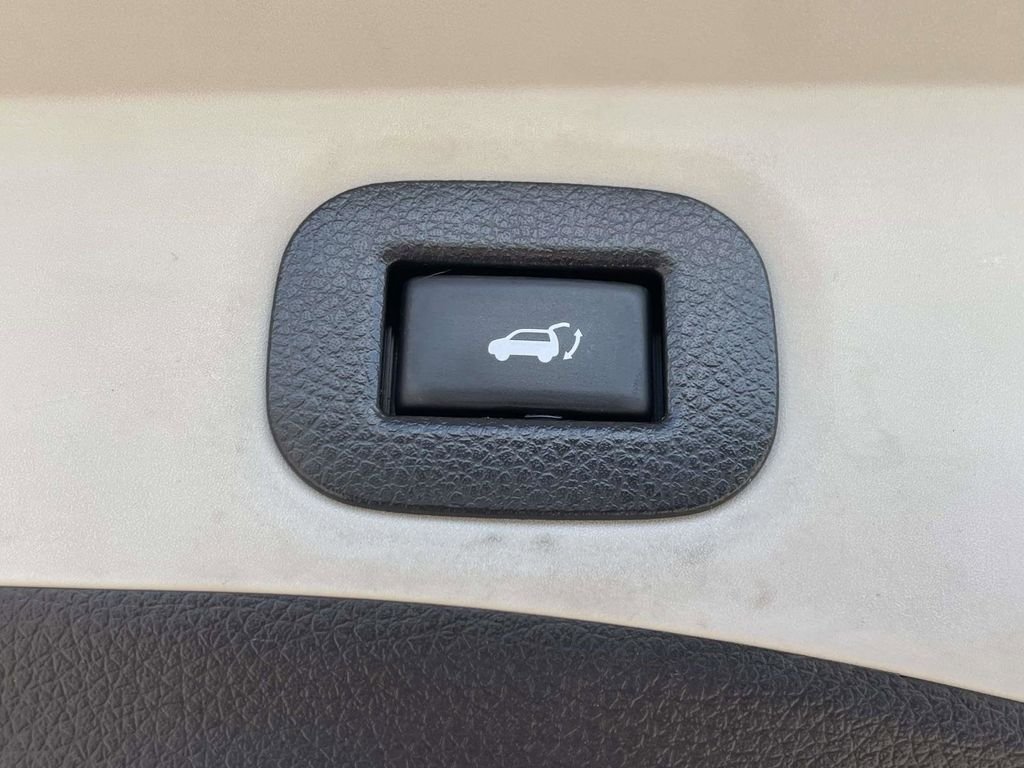 Used 2020 Gray Nissan SV image 27