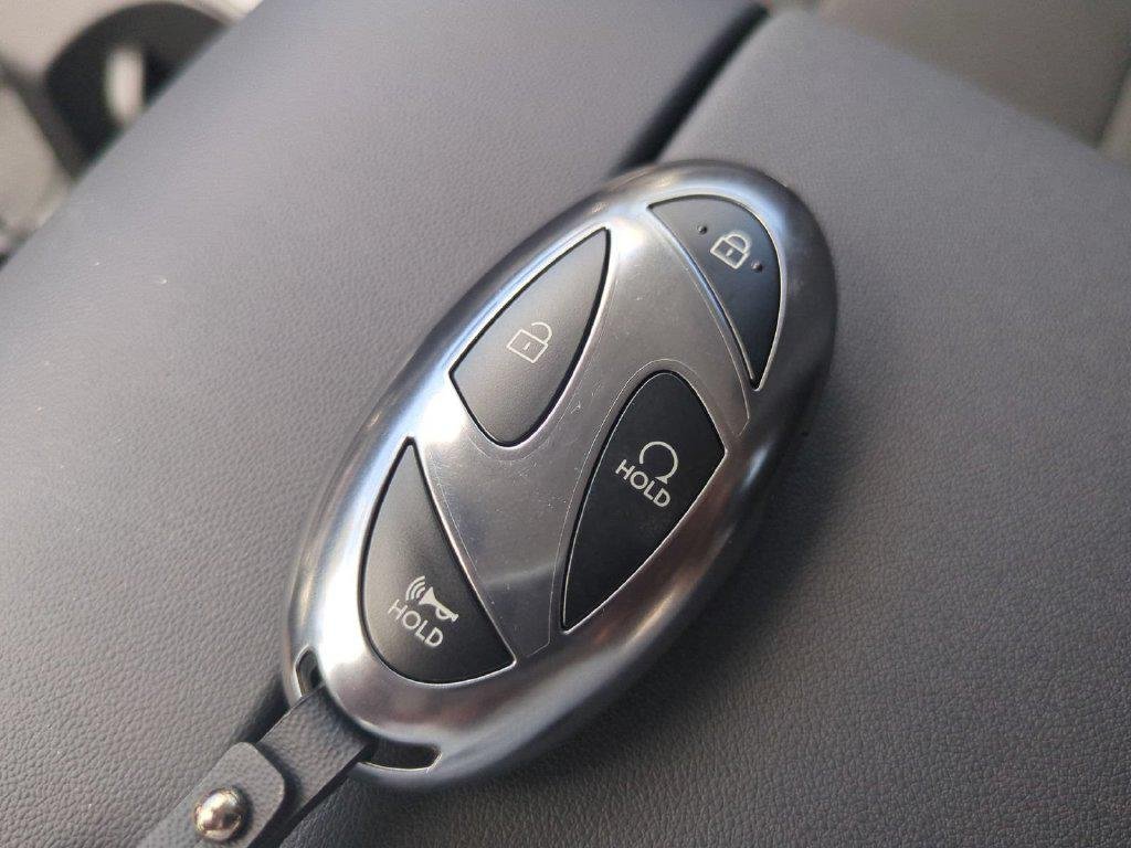 New 2027 Black Hyundai SEL FWD image 41
