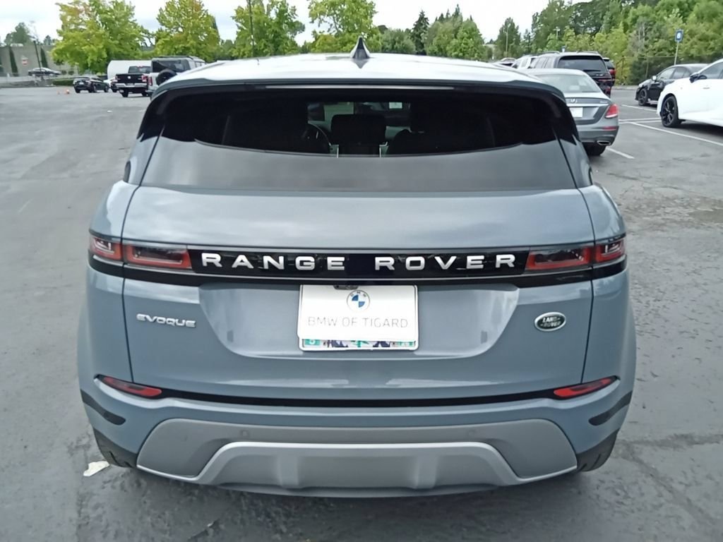 Used 2023  Land Rover SE image 8
