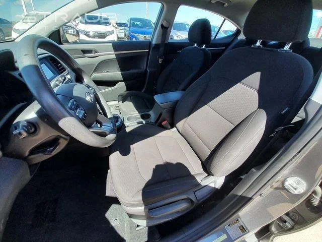 Used 2019 Machine Gray Hyundai SE image 35