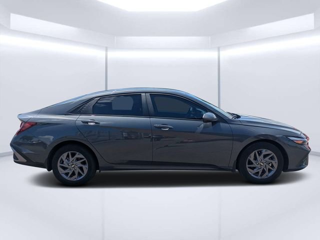 Used 2024 Gray Hyundai SEL image 2