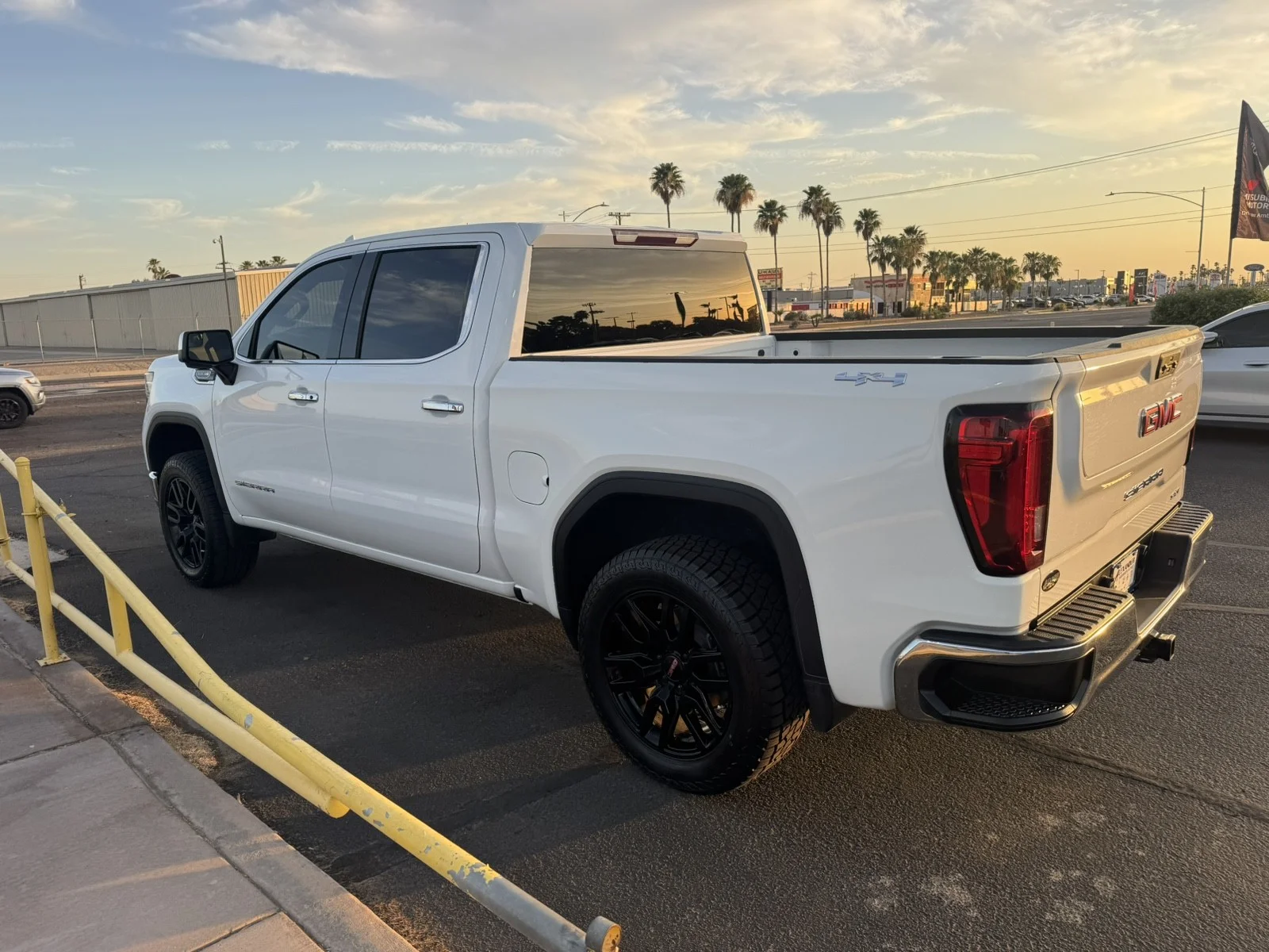 Used 2024 WHITE GMC SLT image 9