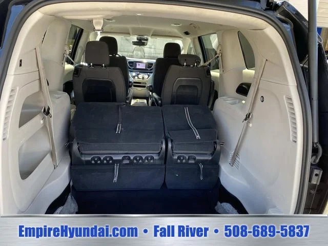 Used 2023 Black Chrysler LX image 5