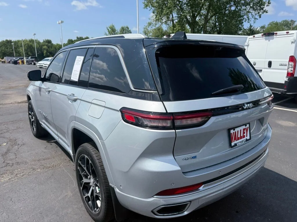 Certified Used 2023 Silver Jeep Summit Reserve 4xe image 7