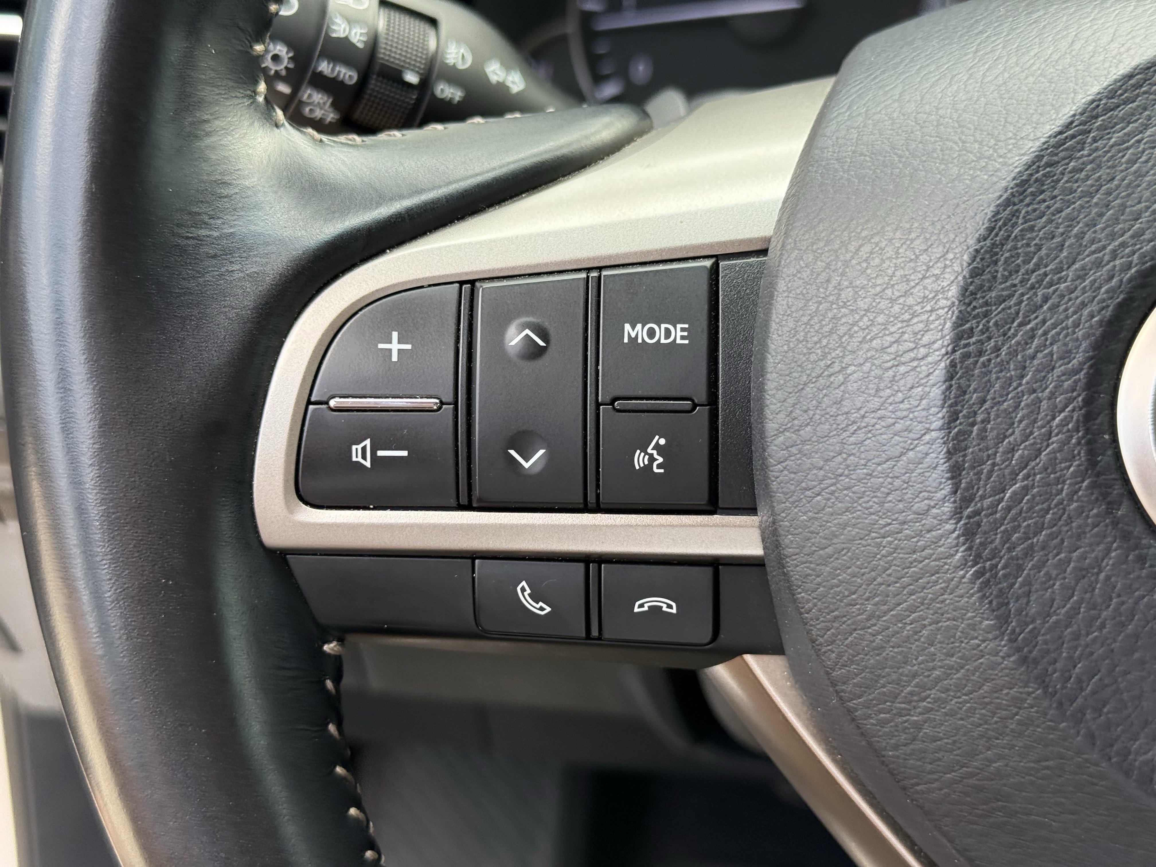 Used 2018 Silver Lexus RX 350L Premium image 15