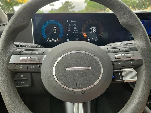 Used 2025 Gray Hyundai SEL Front-Wheel Drive image 17