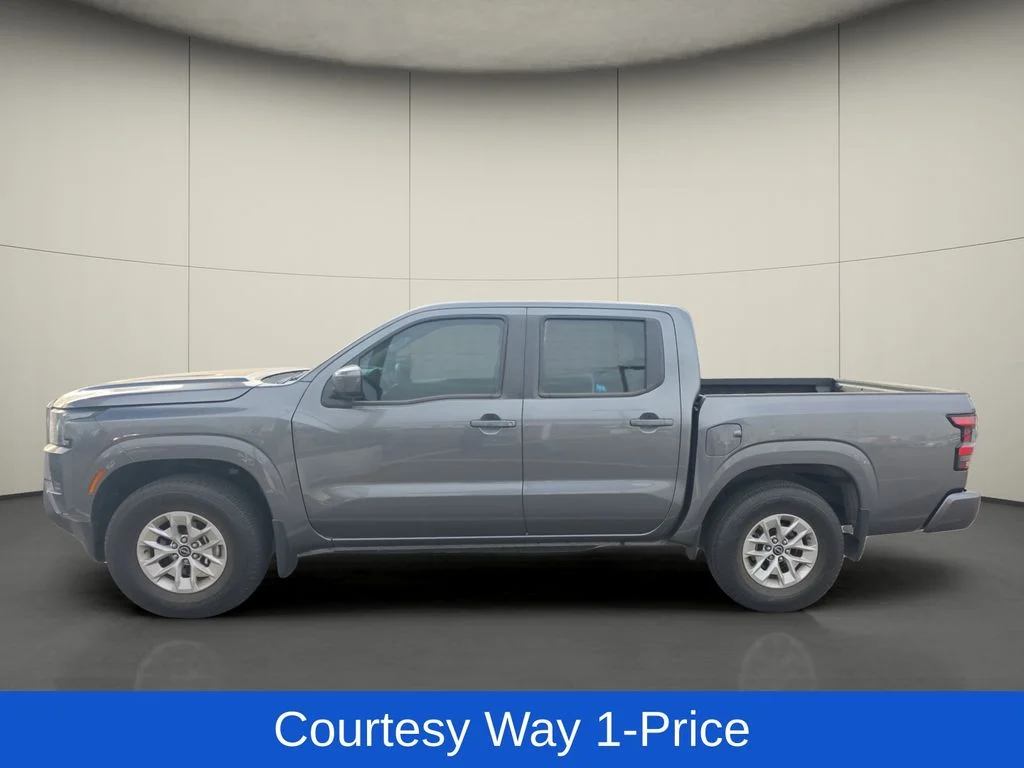 Used 2024 Gray Nissan SV image 5