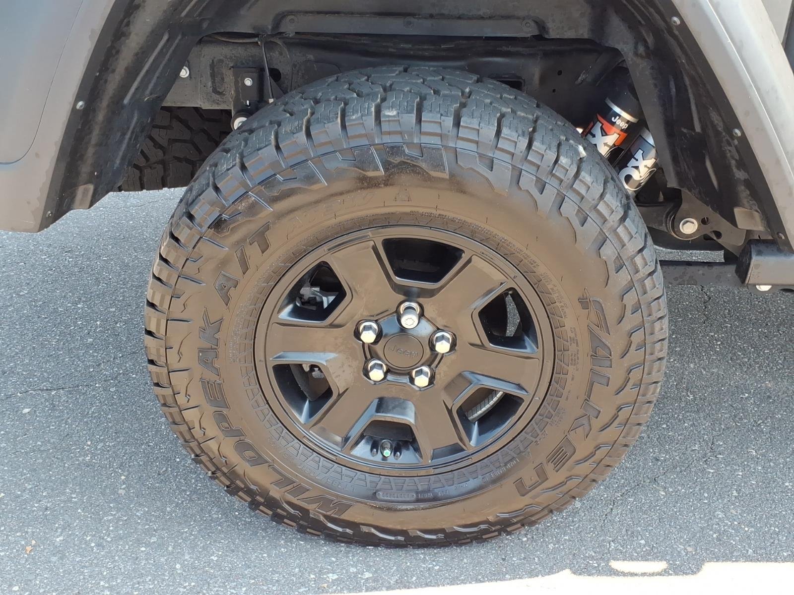 Used 2022 Sting-Gray Clearcoat Jeep Mojave image 11