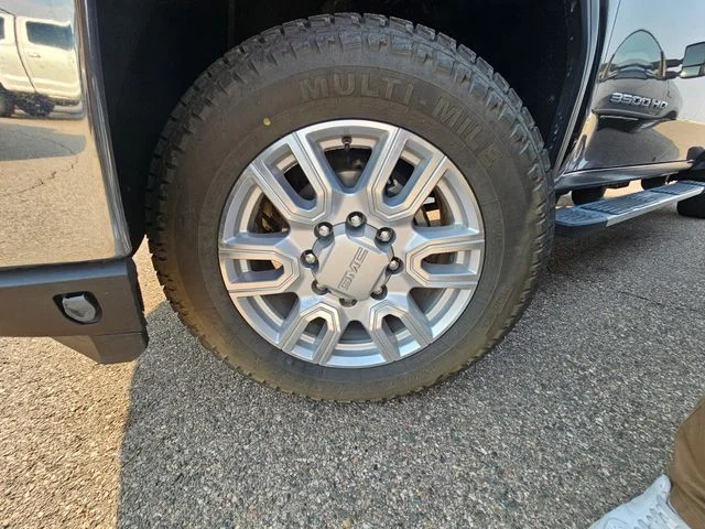 Used 2020 Brownstone Metallic GMC SLT image 21