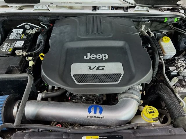 Used 2018 White Jeep Unlimited Sahara image 30