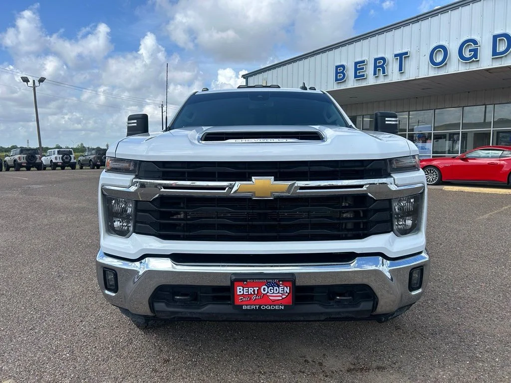 Used 2024 White Chevrolet LT image 2