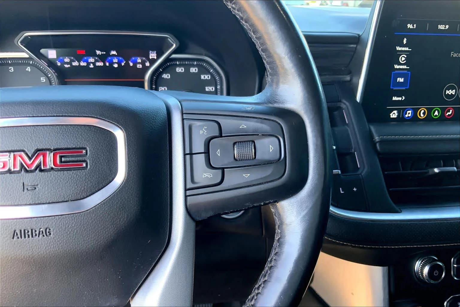Used 2021 WHITE FROST TRICOAT GMC SLT image 23