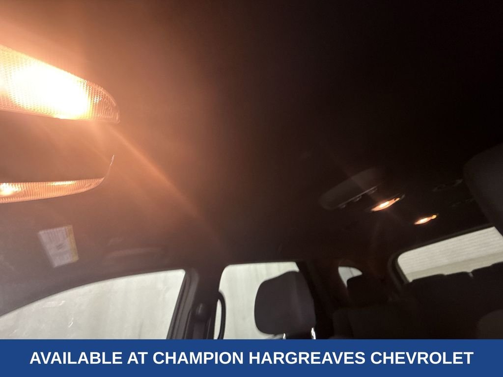 Used 2018 White Dodge SXT image 26