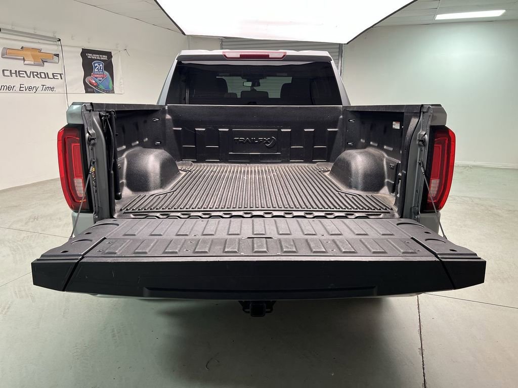2025 GMC Sierra 1500 SLT - Photo 23