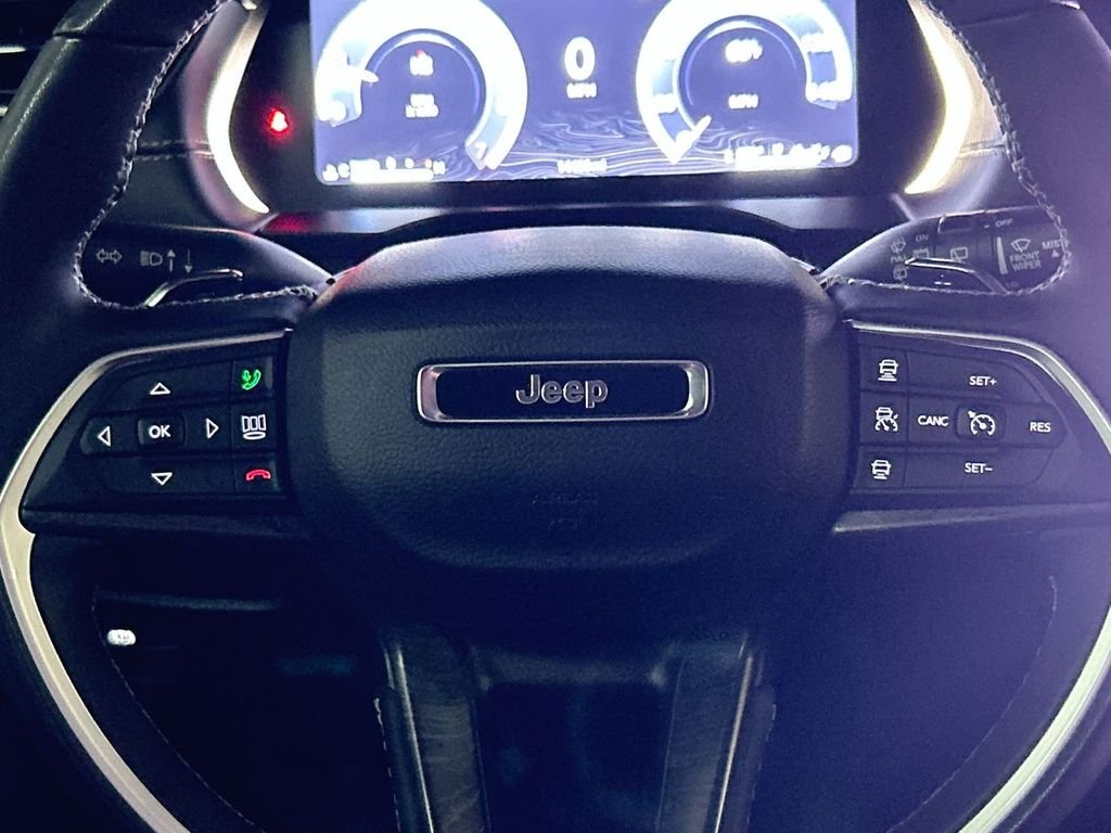 Used 2025 Velvet Jeep Limited image 23