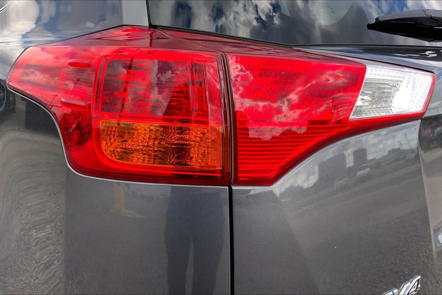 Used 2013 Magnetic Gray Metallic Toyota XLE image 18