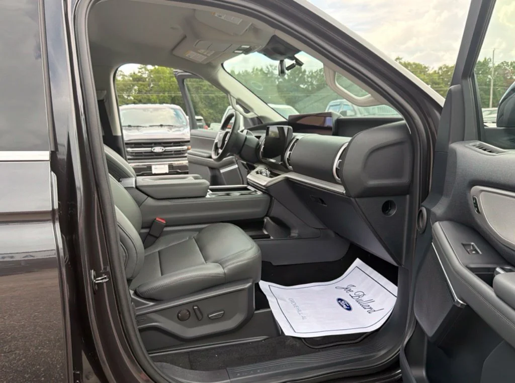 New 2027 Dark Matter Gray Metallic Ford Active image 7