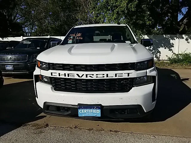 Used 2020 White Chevrolet Custom image 9