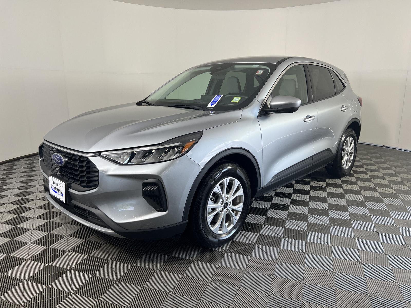 Used 2023 Iconic Silver Ford Active image 29