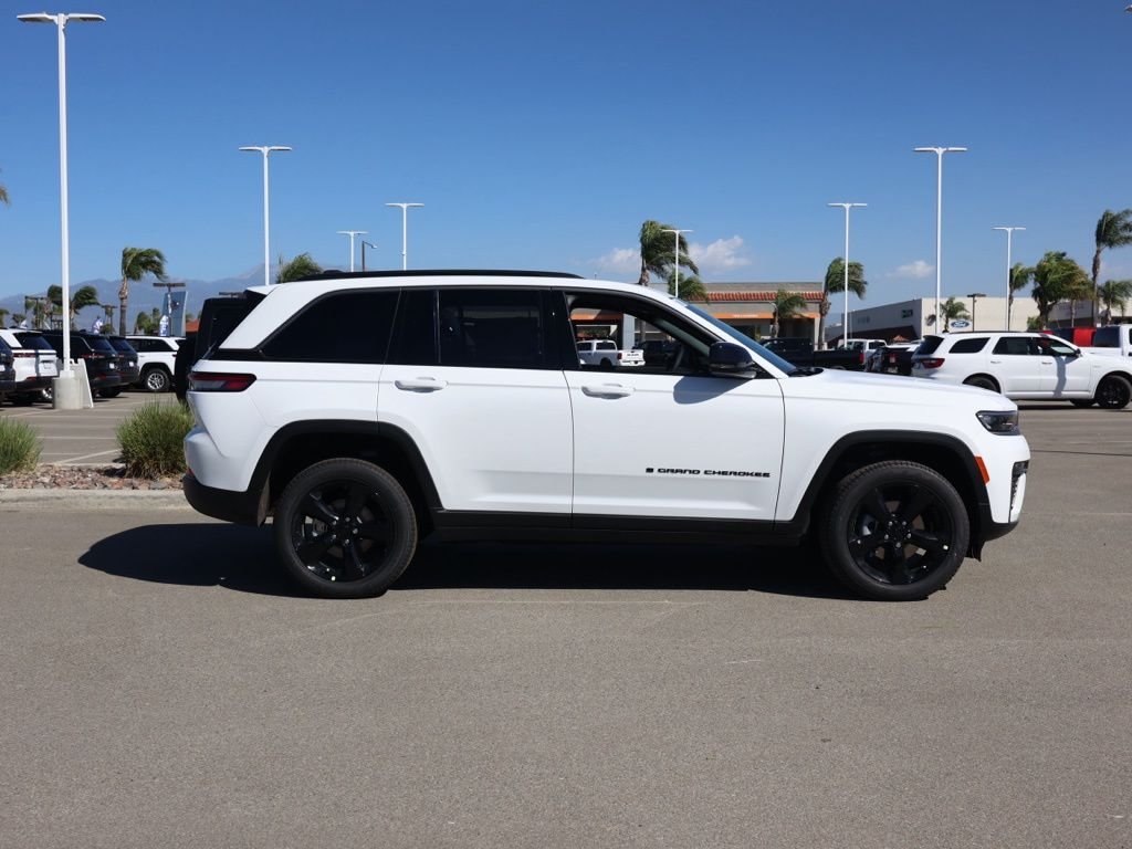 New 2026 Bright White Clear-Coat Exterior Paint Jeep Limited image 2