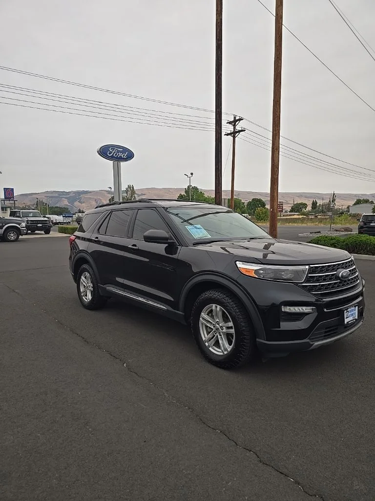 Certified Used 2023 Black Metallic Ford XLT image 1