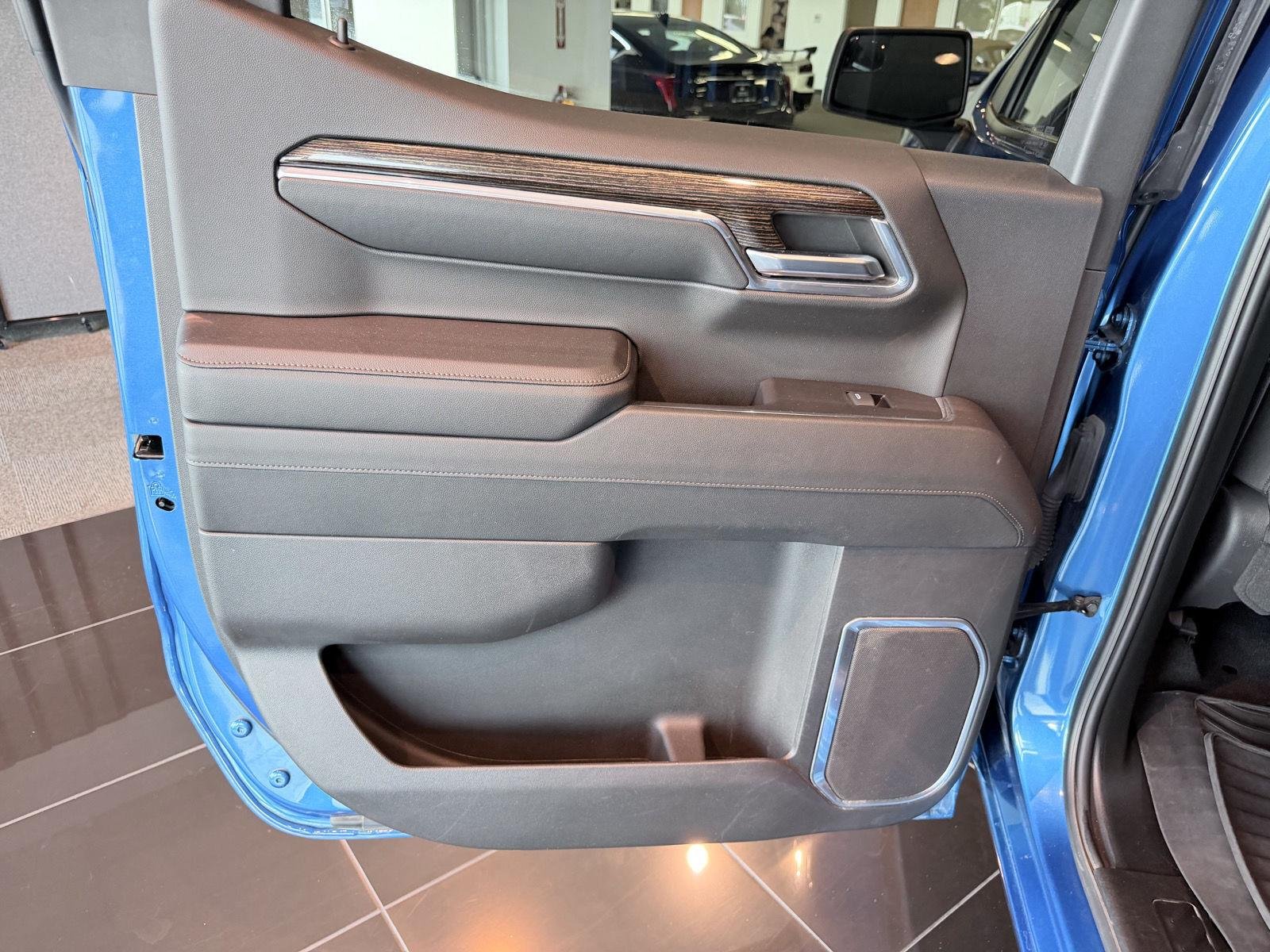 Used 2024 Dynamic Blue Metallic GMC Elevation image 21