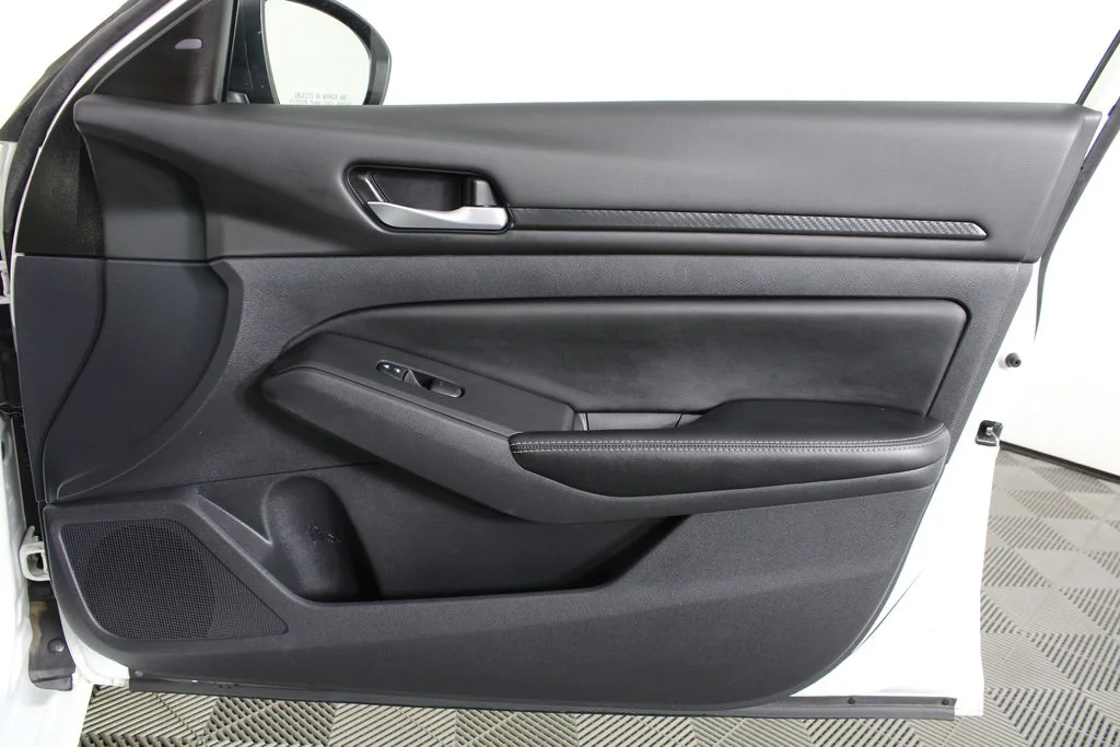 2025 Nissan Altima SV - Photo 8