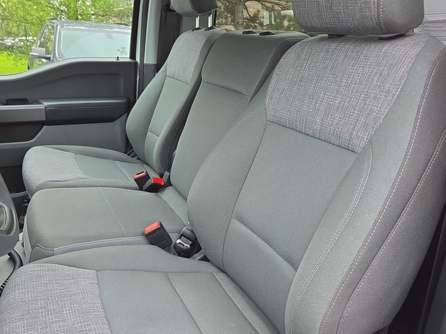 Used 2025 Oxford White Ford XLT image 15
