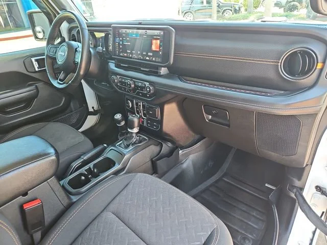 Used 2024  Jeep Mojave image 17