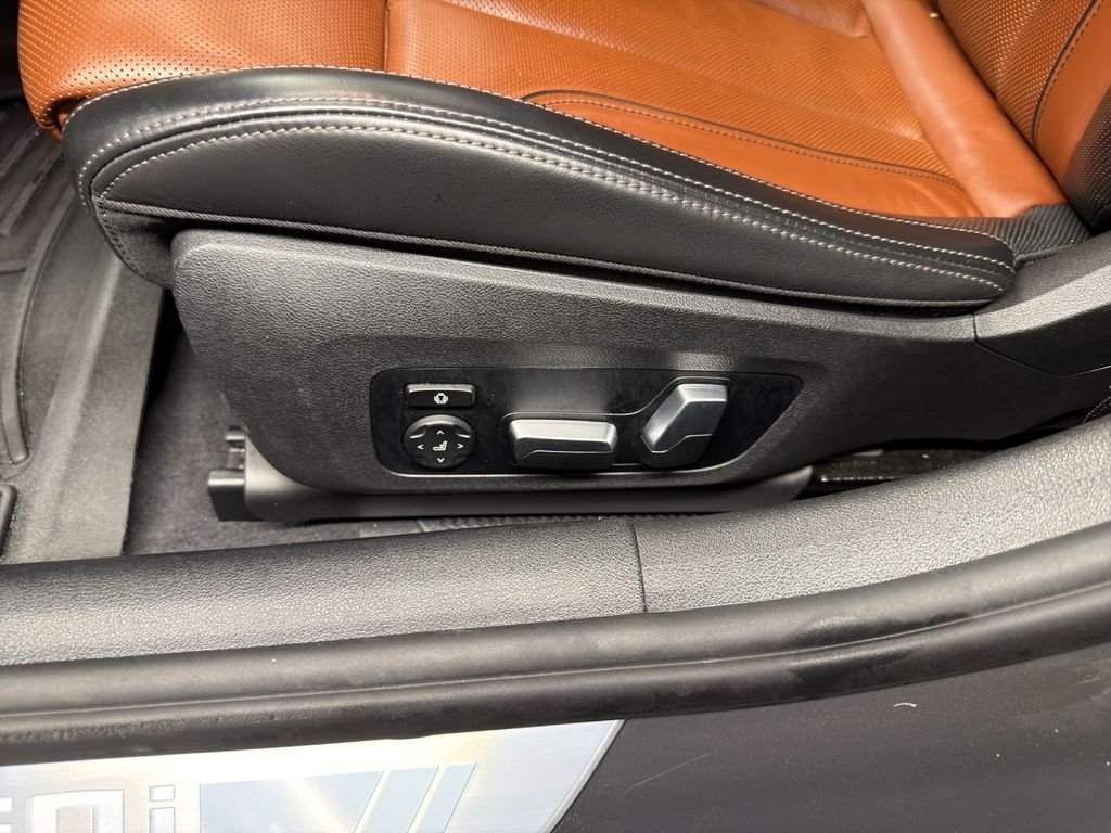 2025 BMW 8 Series M850i - Photo 10