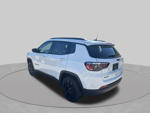 New 2026 Bright White Clear-Coat Exterior Paint Jeep Latitude image 6