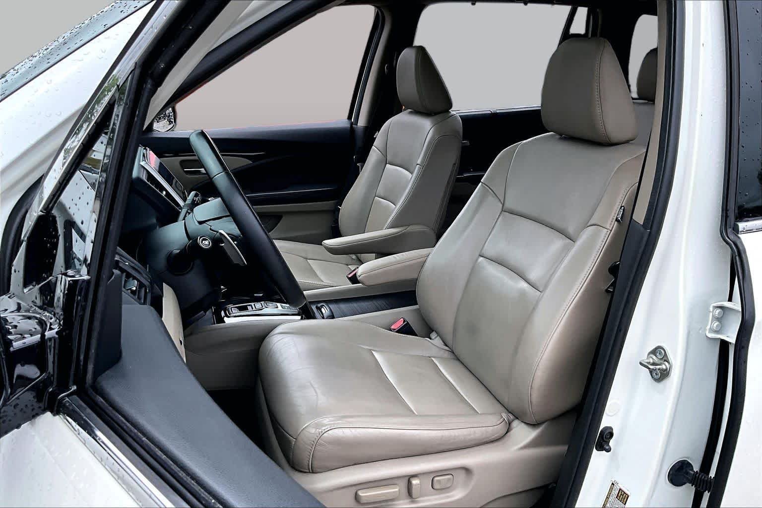 Used 2016 White Diamond Pearl Honda Touring image 8
