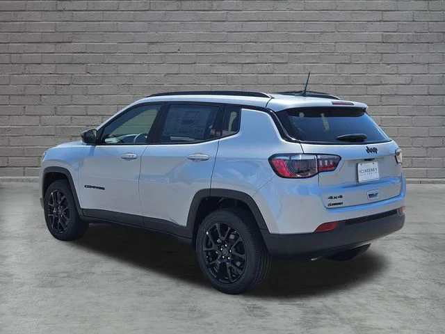 New 2026 Silver Zynith Metallic Clearcoat Jeep Latitude image 3
