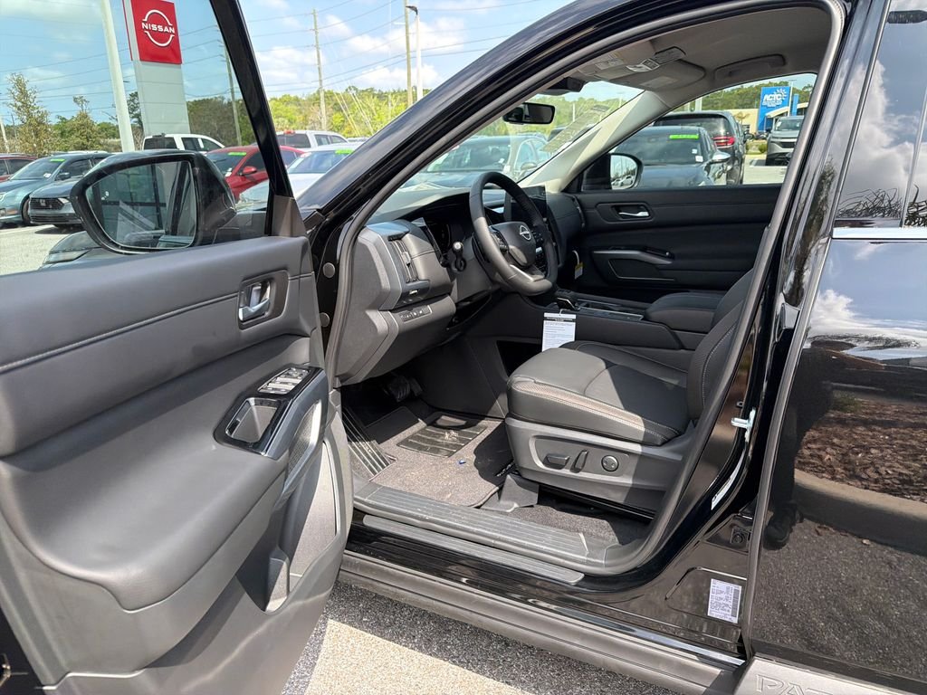 New 2026 Nissan Pathfinder SL 4D Sport Utility