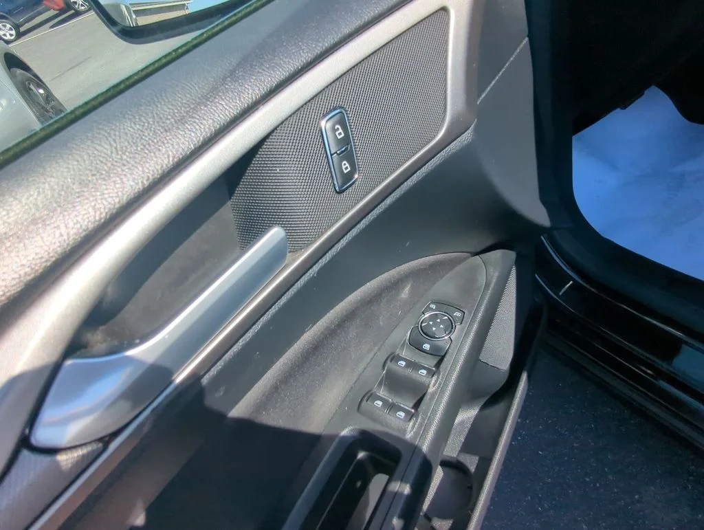 Used 2020 Black Ford SE image 13