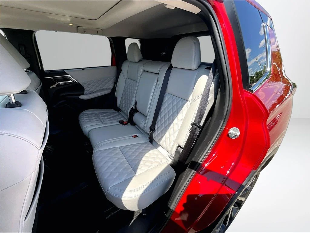 Used 2024 Red Mitsubishi SEL image 27
