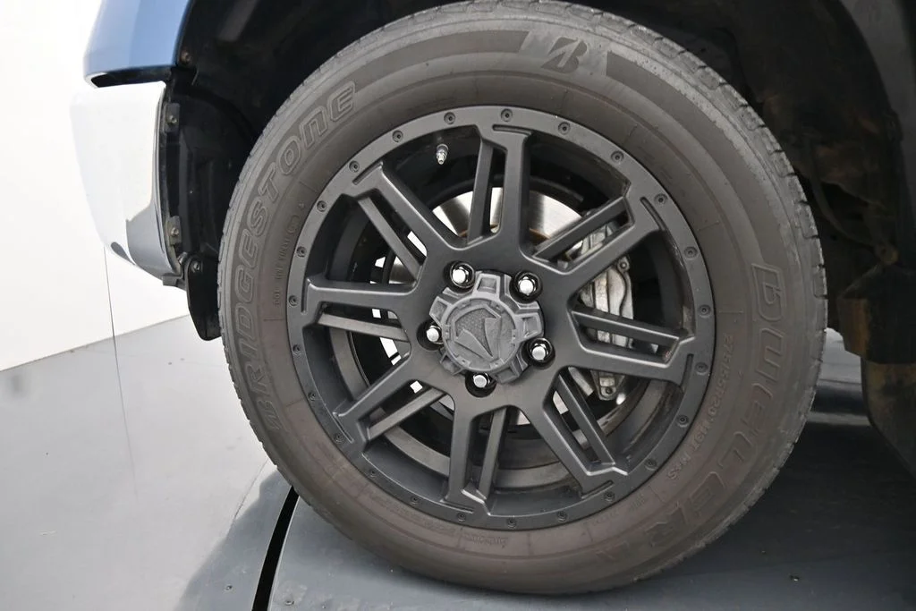 Used 2020 Blue Toyota SR5 image 13