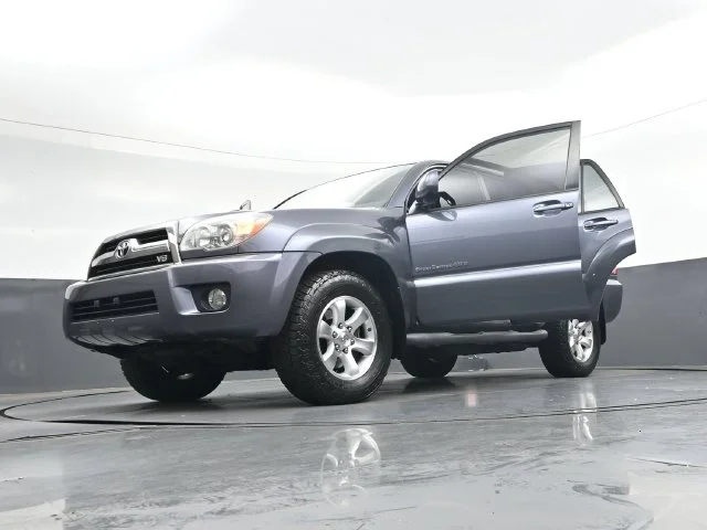 Used 2006 Galactic Gray Mica Toyota SR5 Sport image 35